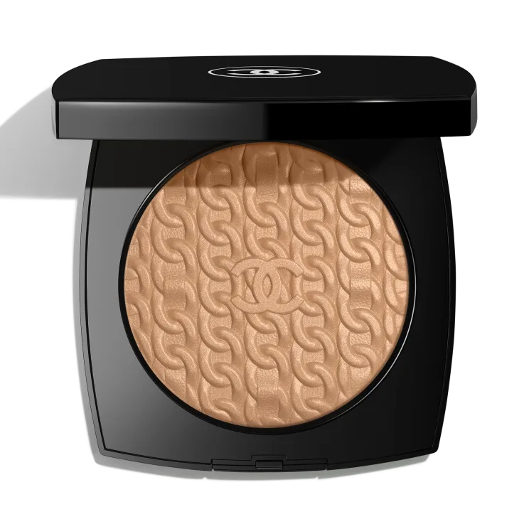 ✨CHANEL✨POUDRE LUMIÈRE28グラム新品未使用品✨ CHANEL POUDRE LUMIÉRE HIGHLIGHTING POWDER # 20 Warm Gold
