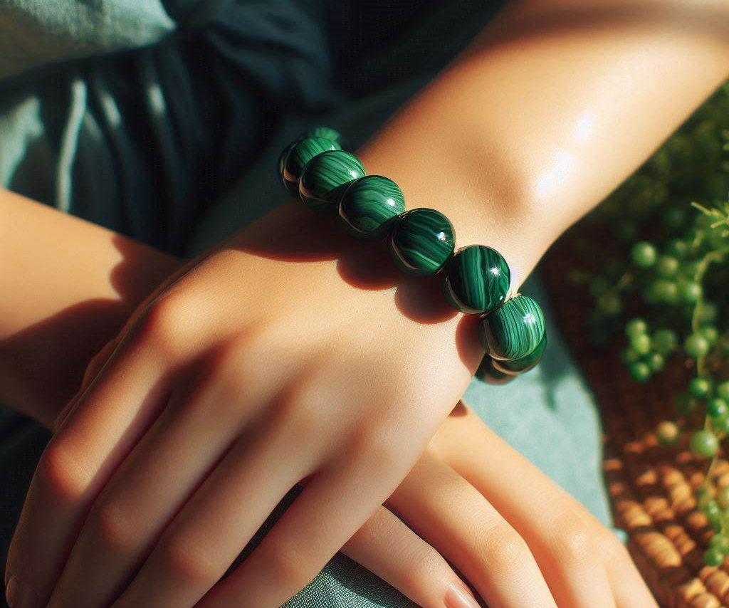 孔雀石丨閃耀著古老與時尚光輝的神秘之石