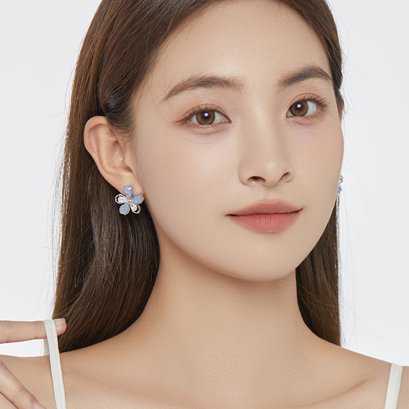  晶瑩花語 · 水晶花朵耳飾 | 女友週年禮物