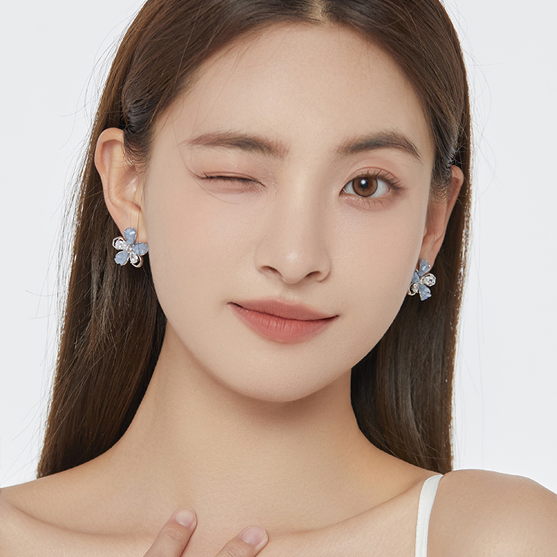  晶瑩花語 · 水晶花朵耳飾 | 女友週年禮物