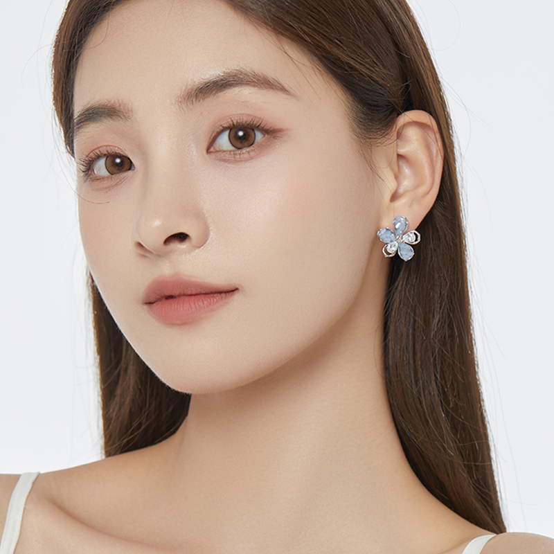  晶瑩花語 · 水晶花朵耳飾 | 女友週年禮物