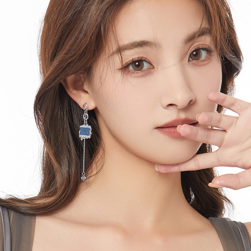 布藝詩情 · 不對稱牛仔布藝耳環 | 飾品推薦