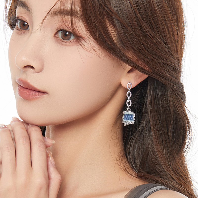 布藝詩情 · 不對稱牛仔布藝耳環 | 飾品推薦