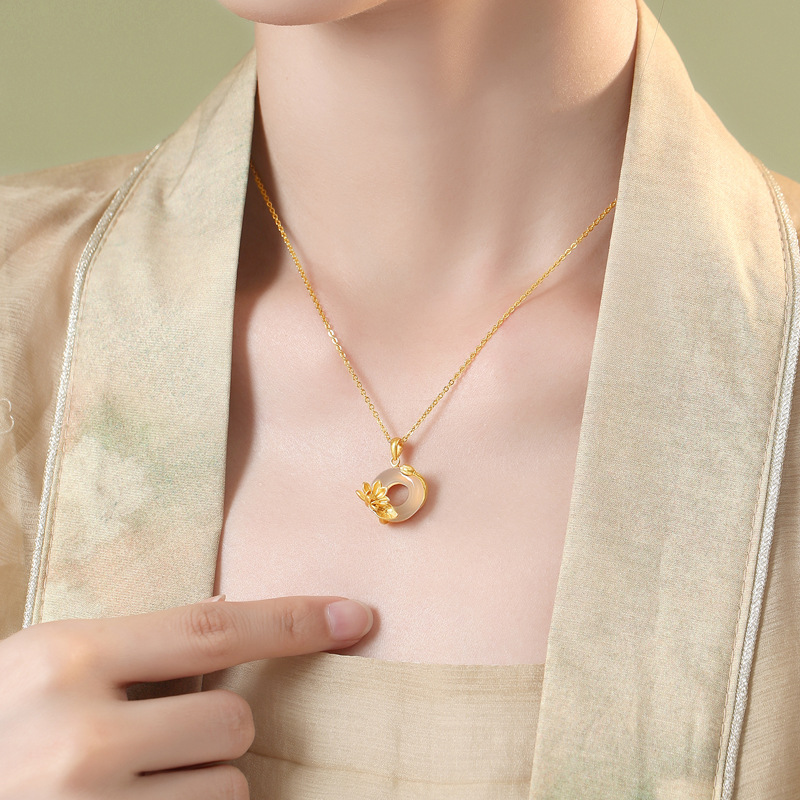 荷塘月色 · 玉髓平安扣項鍊 | 女生項鍊推薦