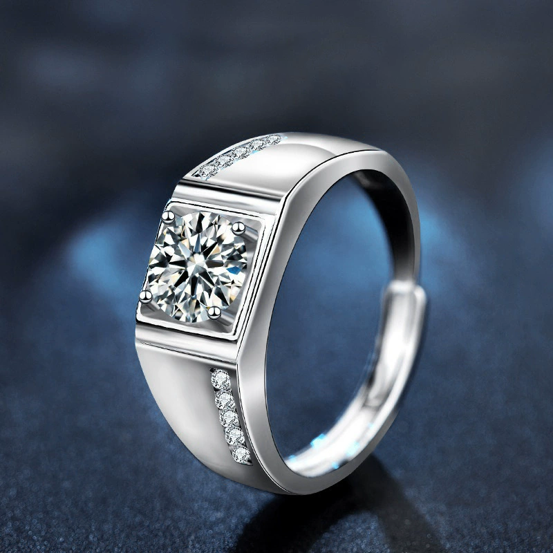 至尊大氣 · 1克拉莫桑石鑽石男生戒指 | 結婚週年禮物 