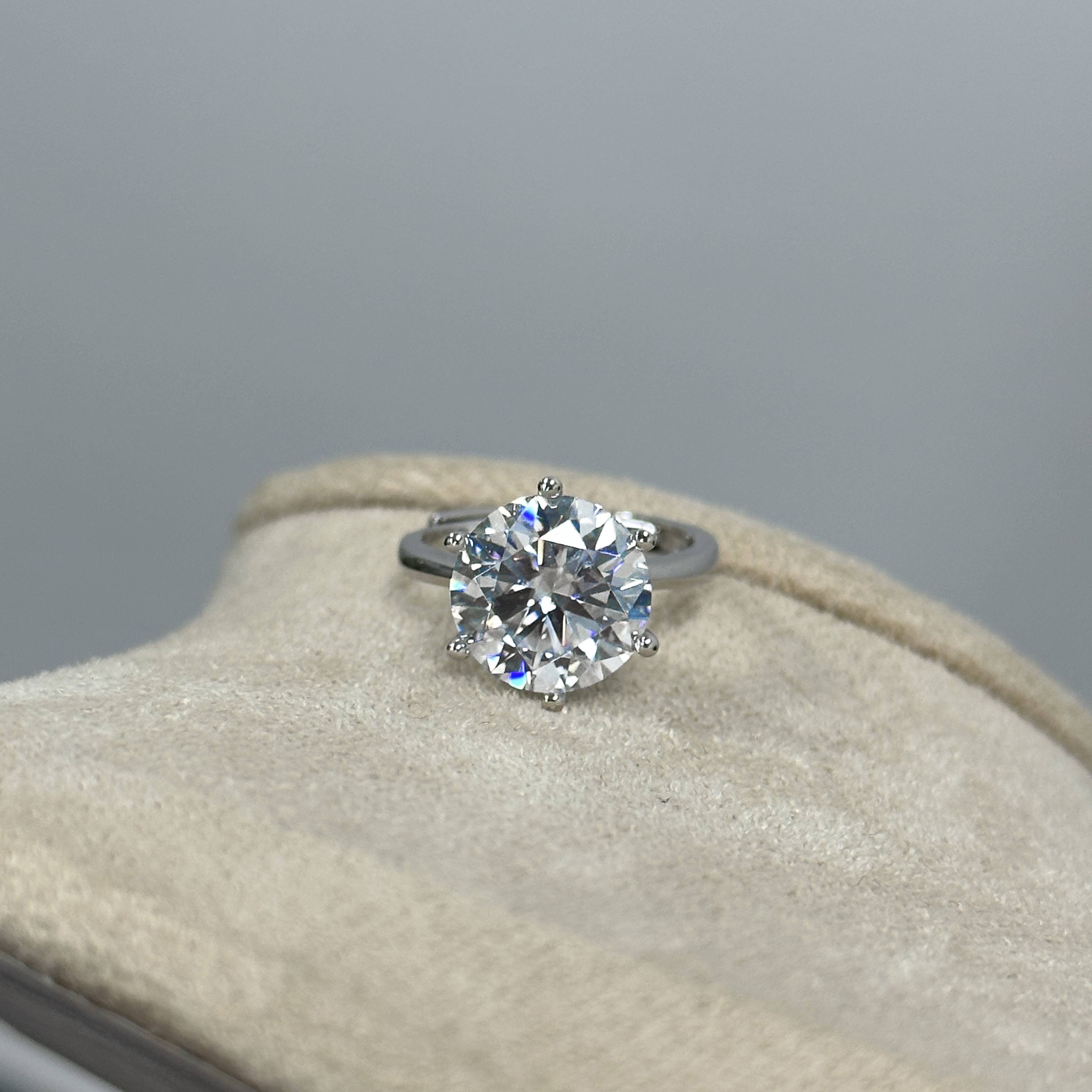 T家六爪 · 莫桑石鑽石結婚戒指 | 交往紀念日禮物 