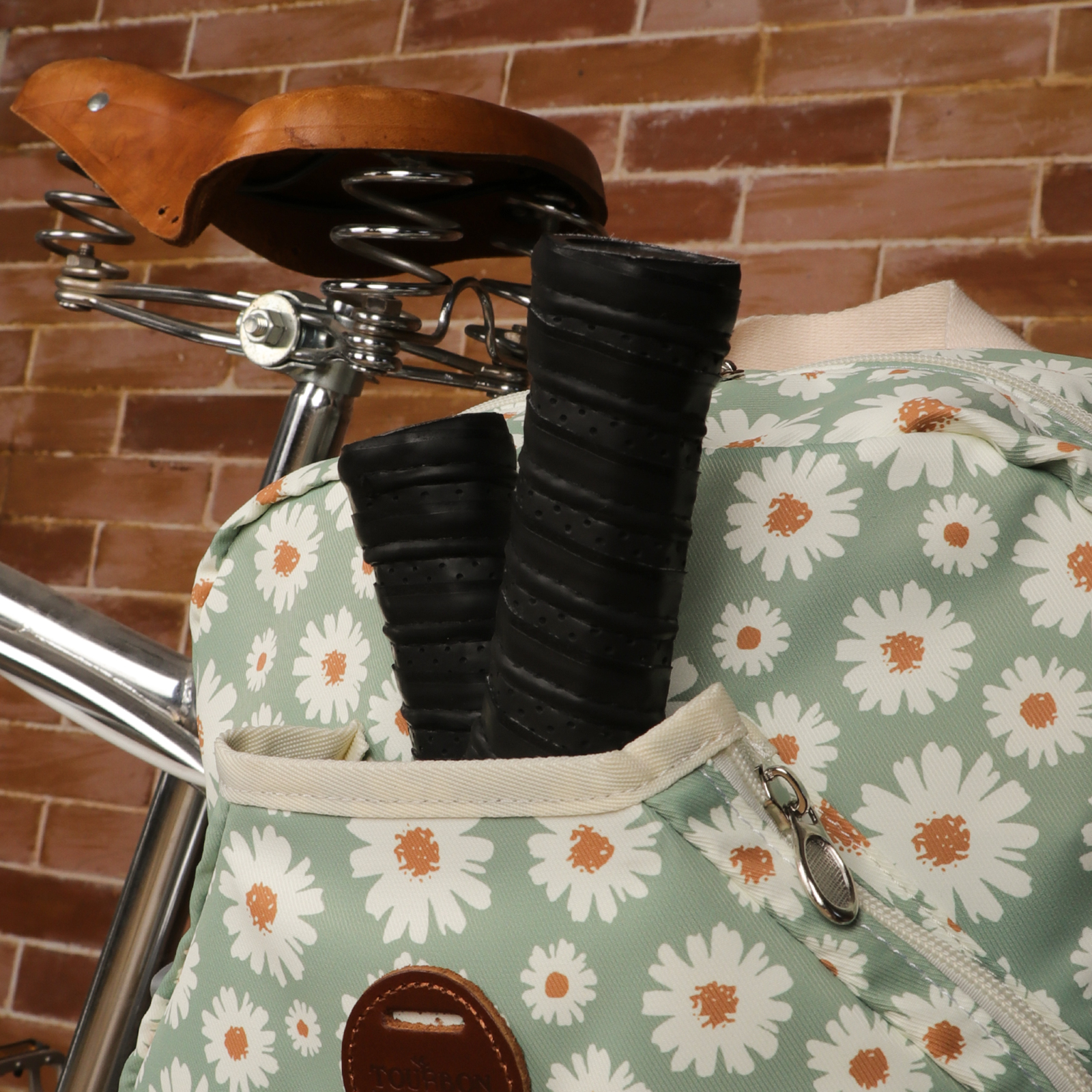 TOURBON Pickleball Paddle Backpack Clip-on Bike Pannier Rear Rack