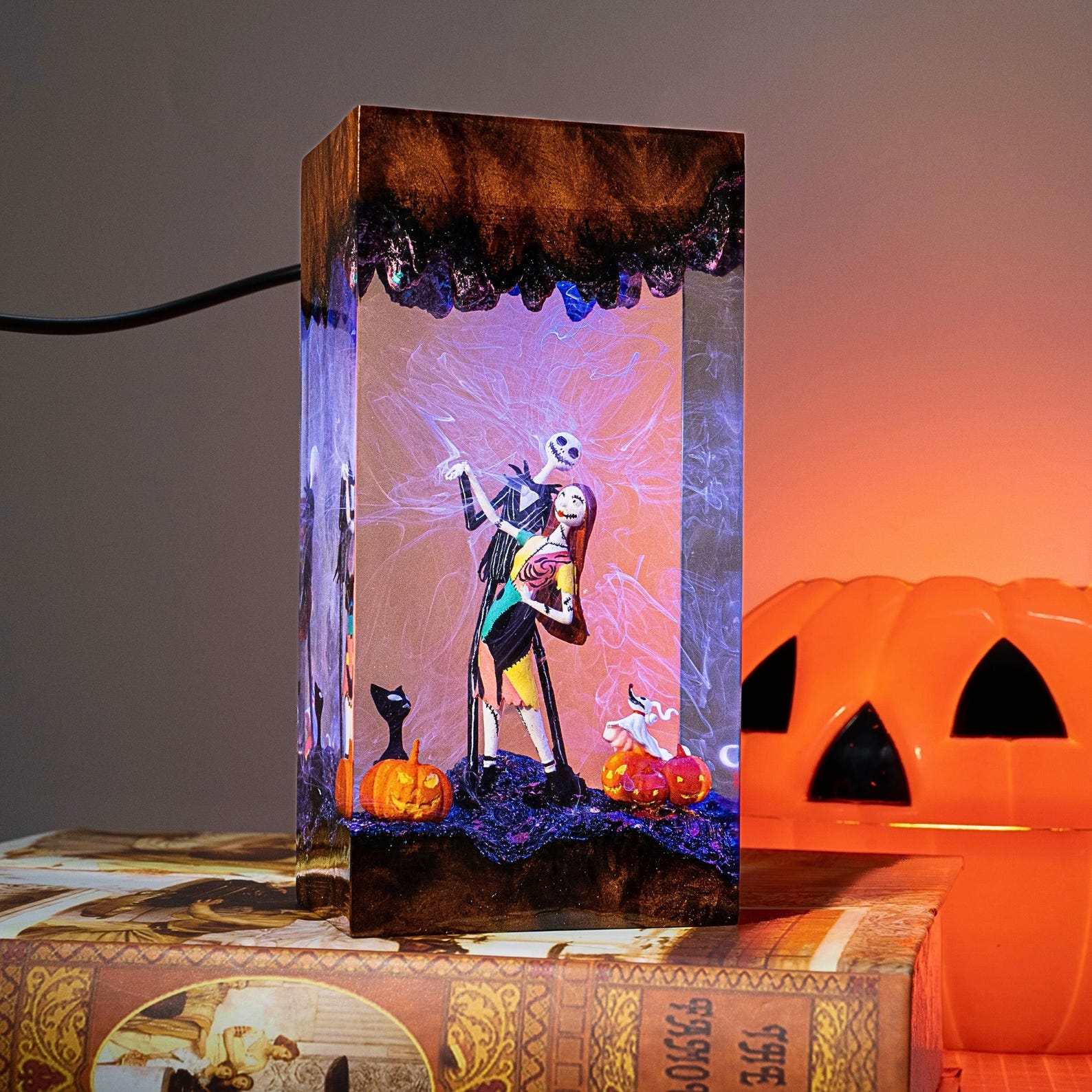 🎃Halloween Resin Epoxy Night Lamp – Spooky Hand, Bats & Pumpkin Gothic Home Decor Light