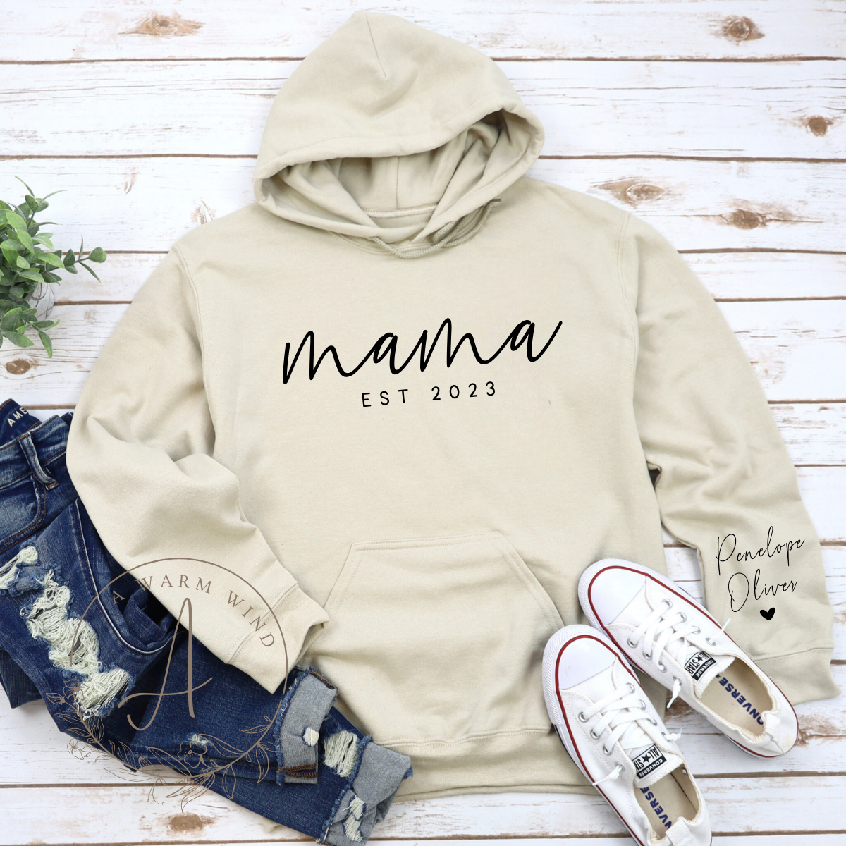Minimalist Mama Sweatshirt with Date and Children Name