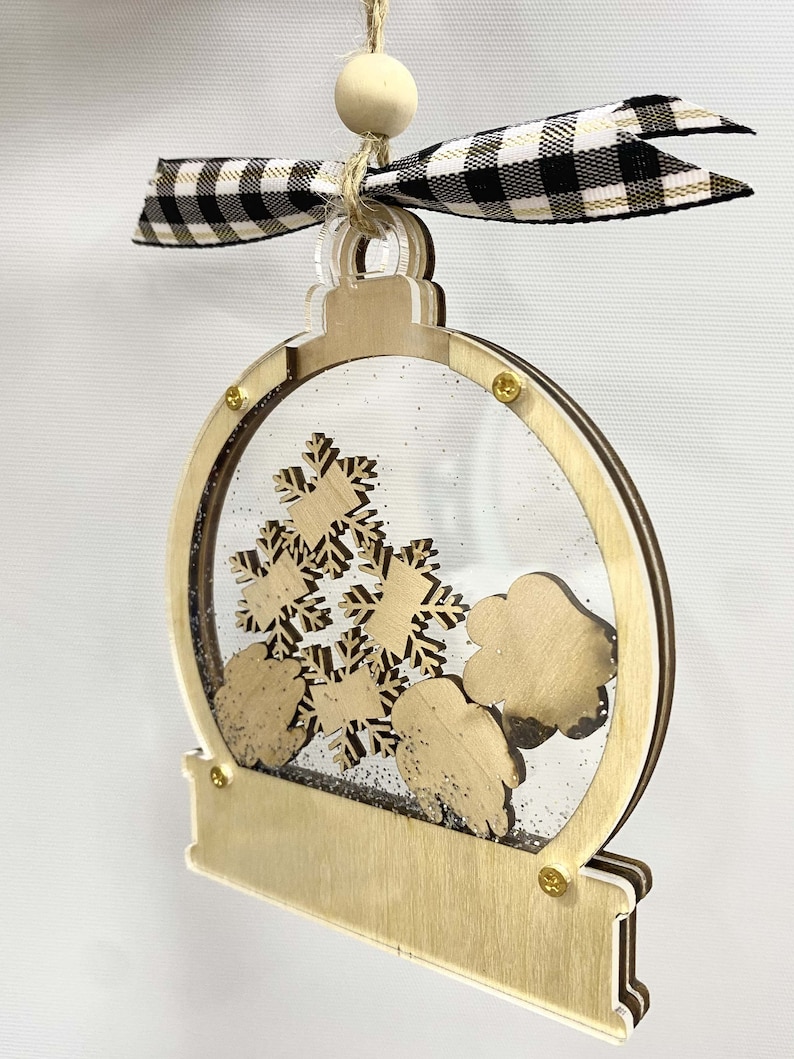 2023 Snow Globe Family | 4D Shaker Personalized Ornament