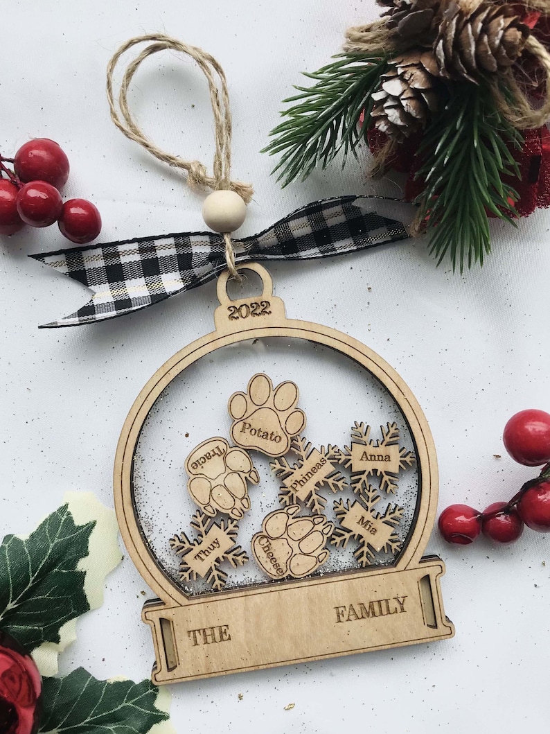 2023 Snow Globe Family | 4D Shaker Personalized Ornament