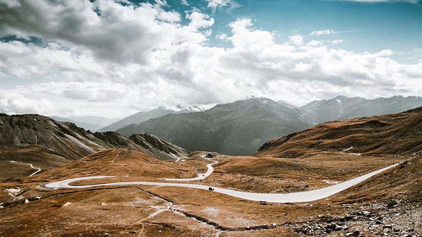 世上没有任何一个人能永远陪着另一个人。人与人之间无论相聚多久，最后的结局都是别离。不是死别，就是生离。——古龙《天涯明月刀》-88900-图片alt01
