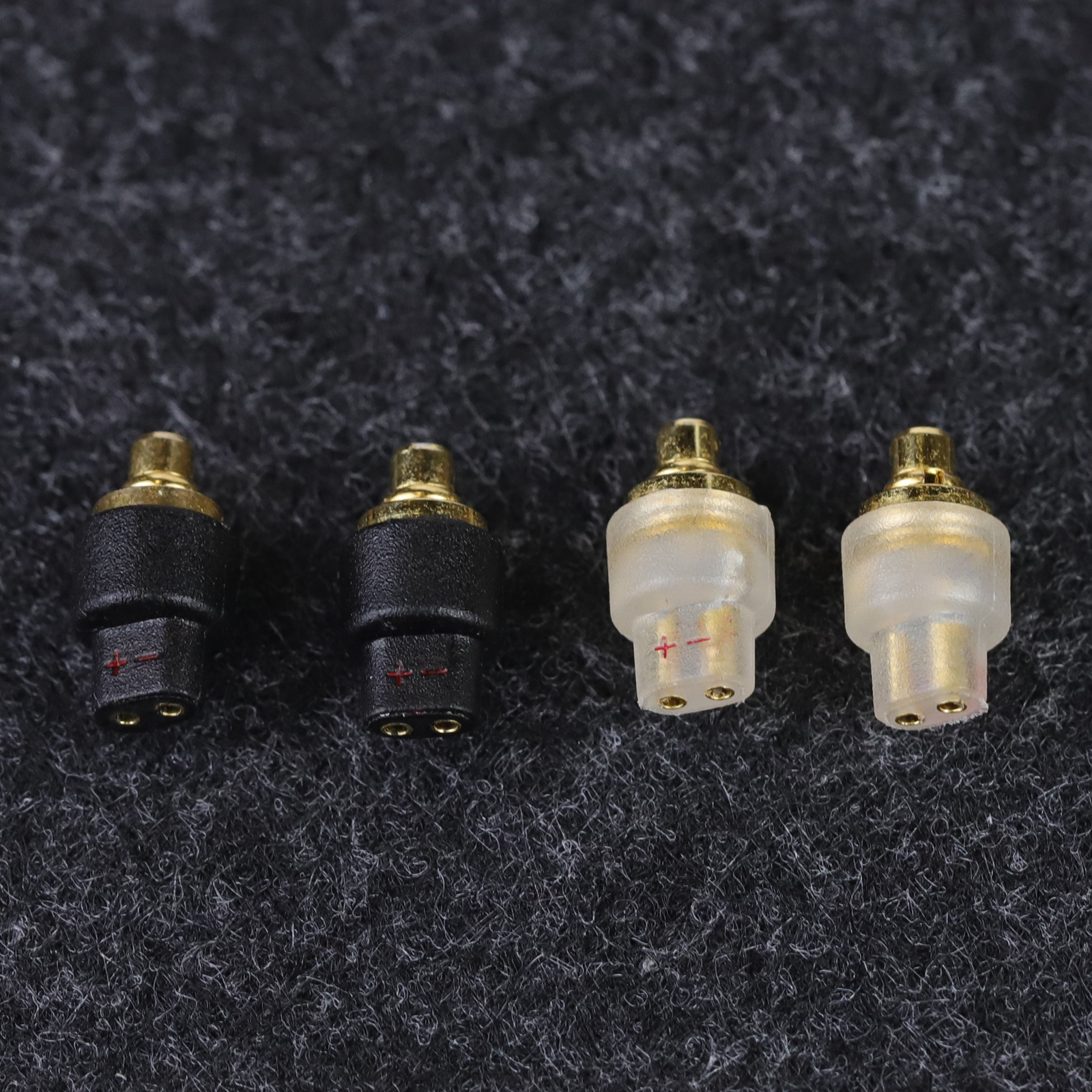 okcsc QDC 2pin(リケーブル側) to IE300イヤホン側) アダプター コネクター 金メッキプラグ 統合成形技術 音質劣化なし簡潔 精緻 線材テスト作業用 ミニタイプ SENNHEISER IE300 / IE600/ IE900 AKG N5005 N30 N40に対応