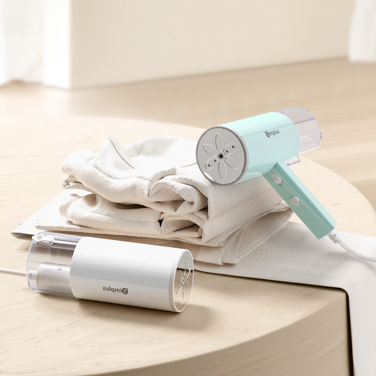 USER MANUAL -  HANDHELD GARMENT STEAMER GTJH016