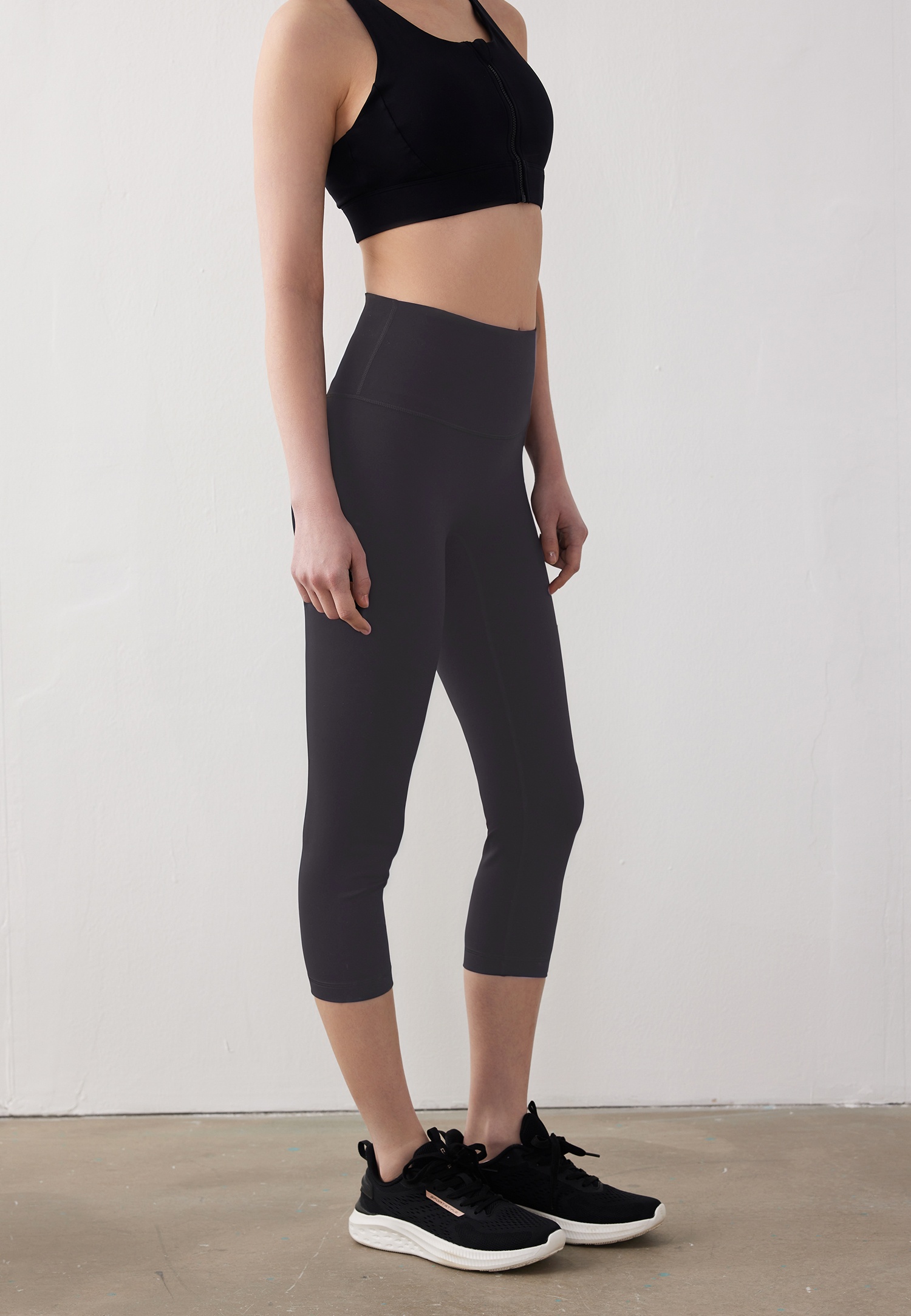 Knockout Cropped Legging-Graphite Grey