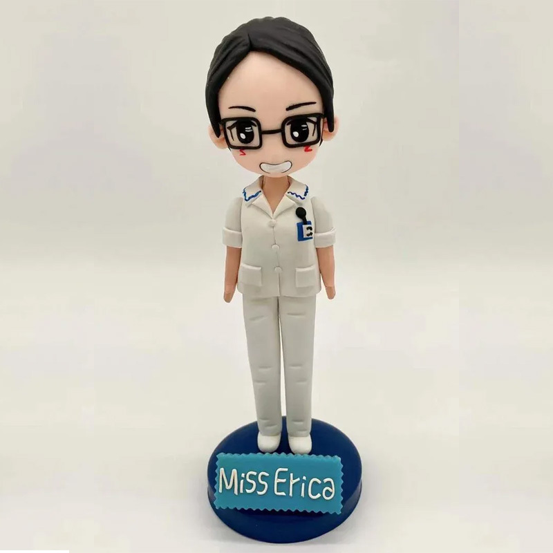 ⭐⭐⭐⭐Q版人像公仔——動漫化設計，專業工藝人一對一捏製，準確捕捉人物照片的特點！