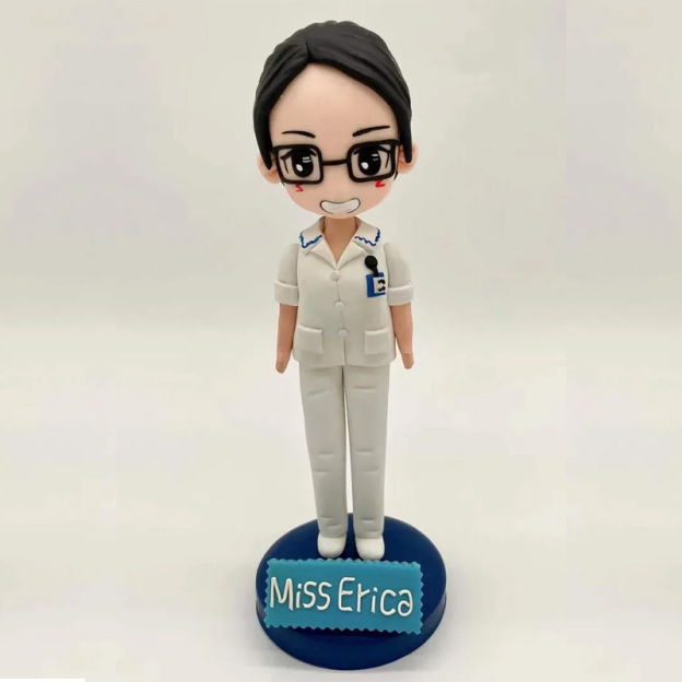 ⭐⭐⭐⭐Q版人像公仔——動漫化設計，專業工藝人一對一捏製，準確捕捉人物照片的特點！