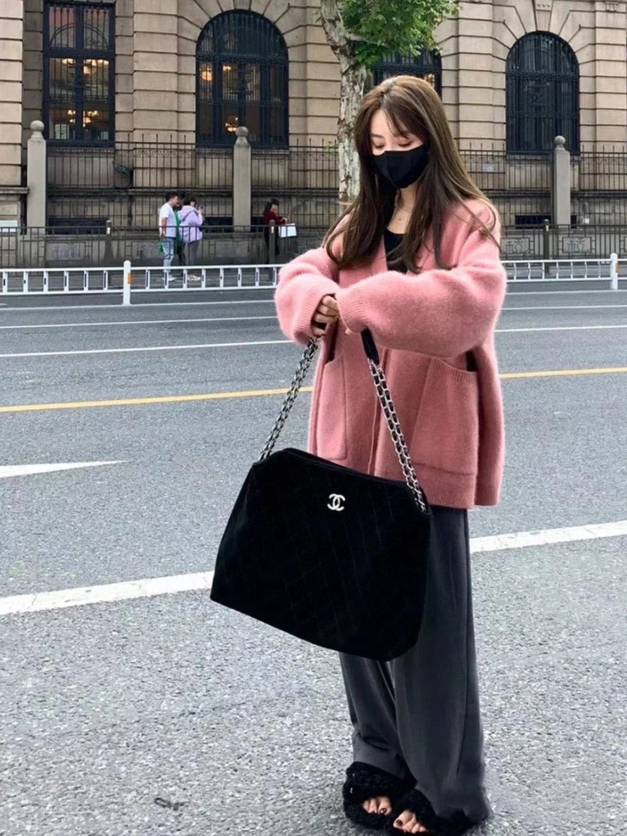 CHANE1 ヌバックレザー チェーン ショッピングバッグ【50％割引+送料無料】