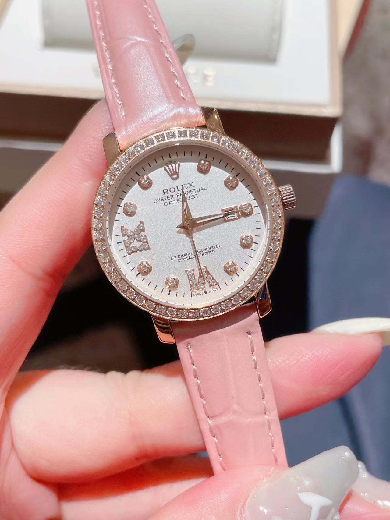 【RO1EX】牛革ダイヤモンドレディースウォッチ【50％割引+送料無料】