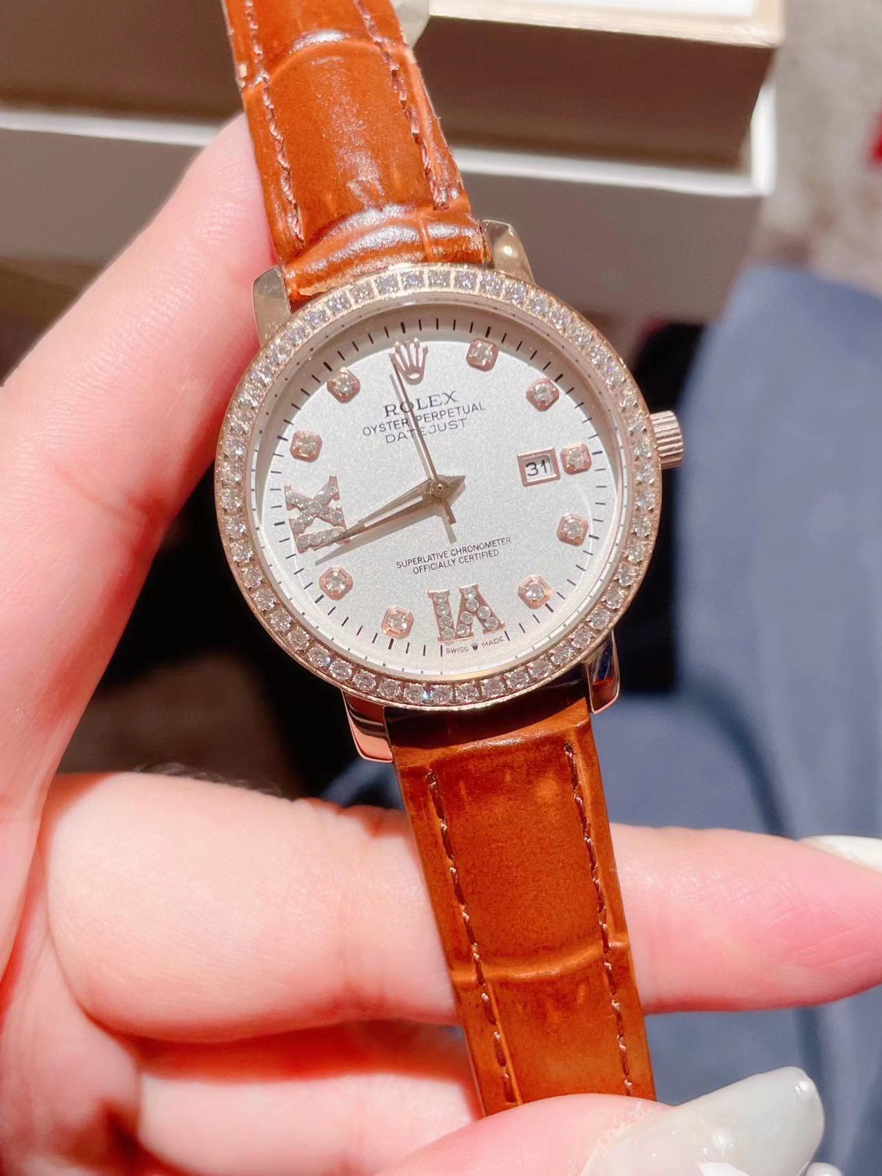 【RO1EX】牛革ダイヤモンドレディースウォッチ【50％割引+送料無料】