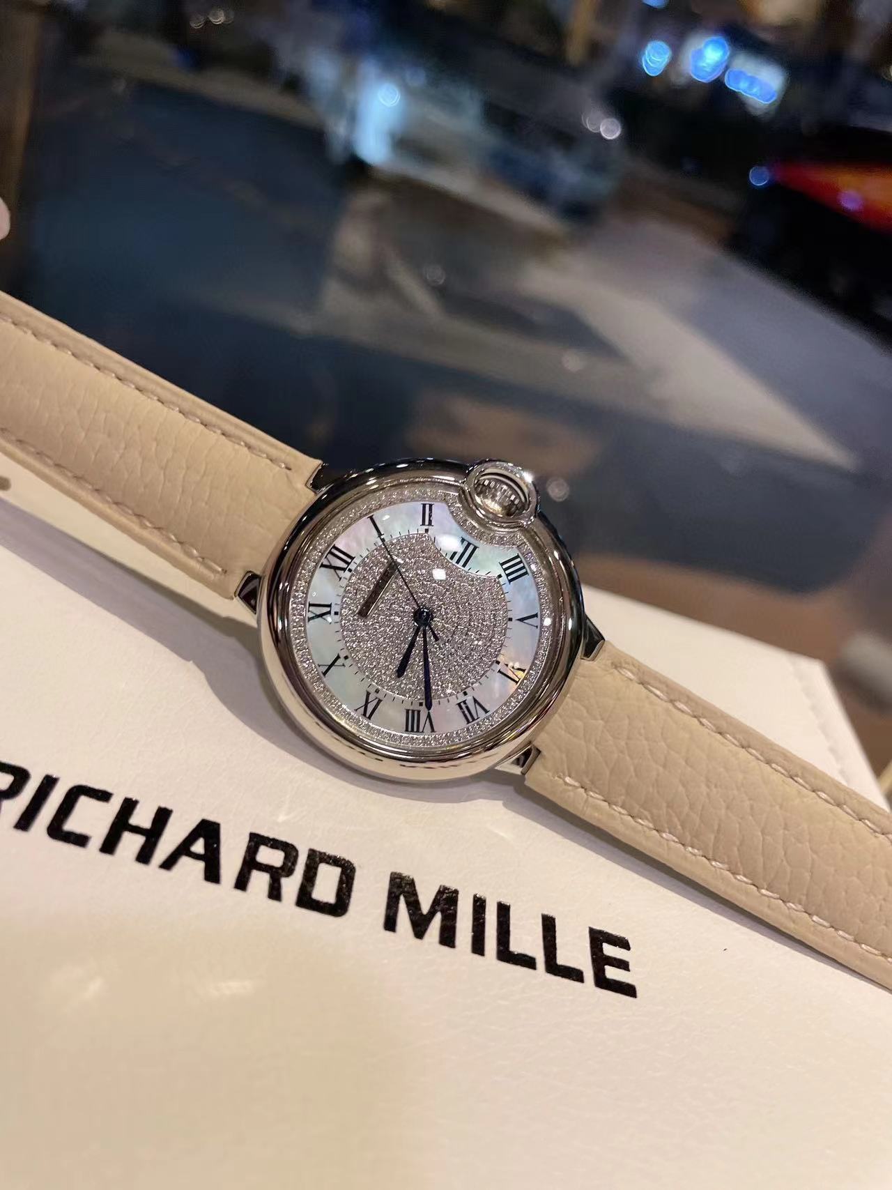 CART1ER ライチレザー レディースウォッチ【50％割引+送料無料】