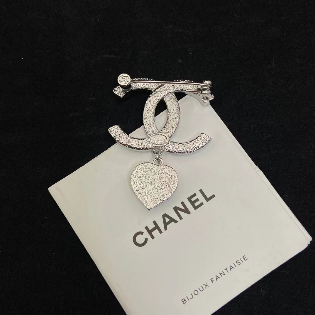 CHANE1 23B 乳白色の愛のブローチ【50％割引+送料無料】