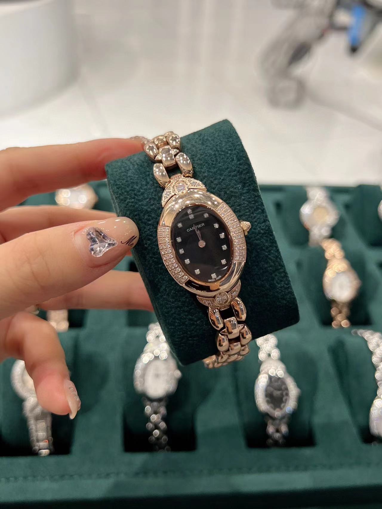 CART1ER ダイヤモンドセット中空スチールストラップ レディース ウォッチ【50％割引+送料無料】