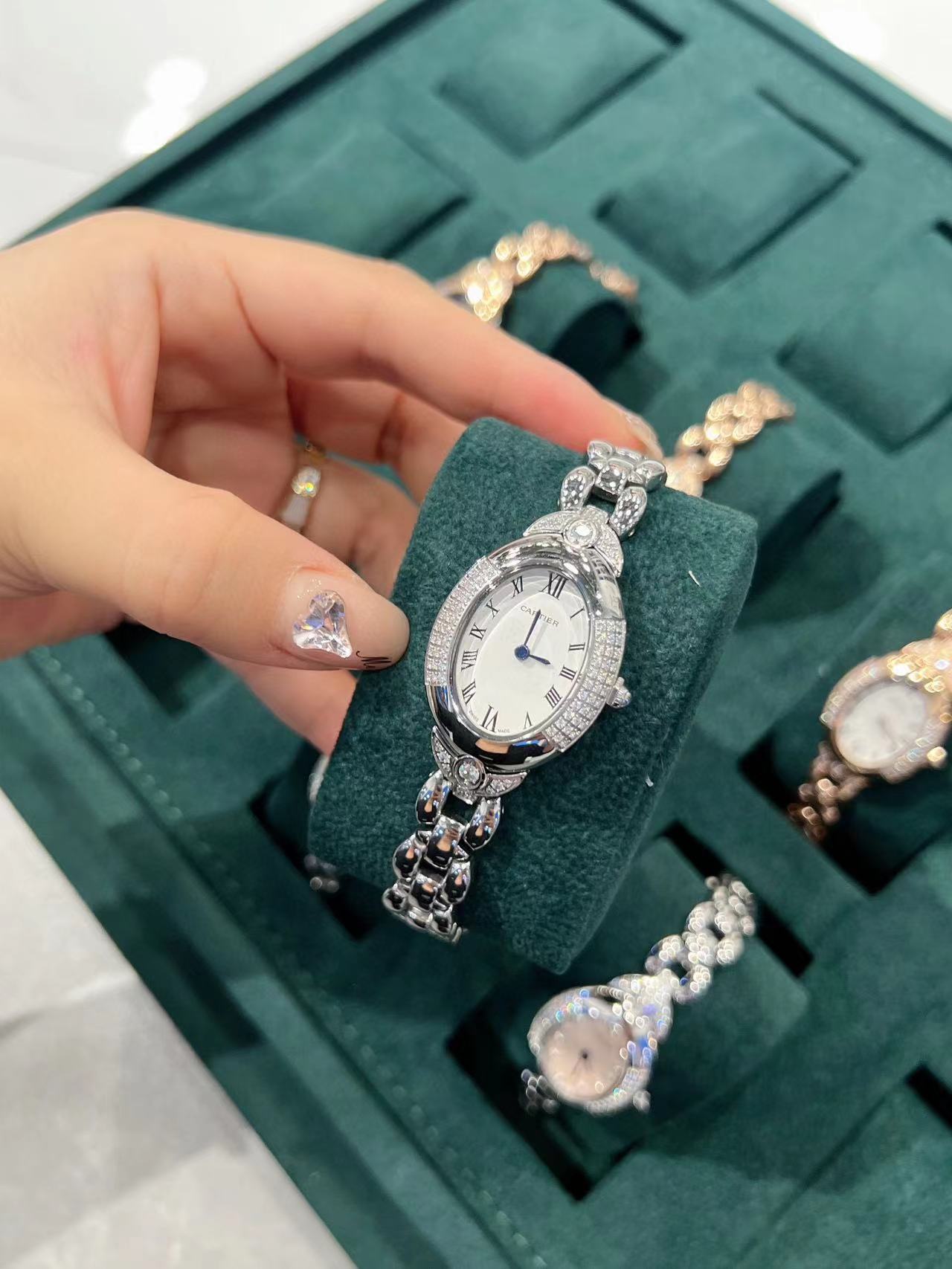 CART1ER ダイヤモンドセット中空スチールストラップ レディース ウォッチ【50％割引+送料無料】