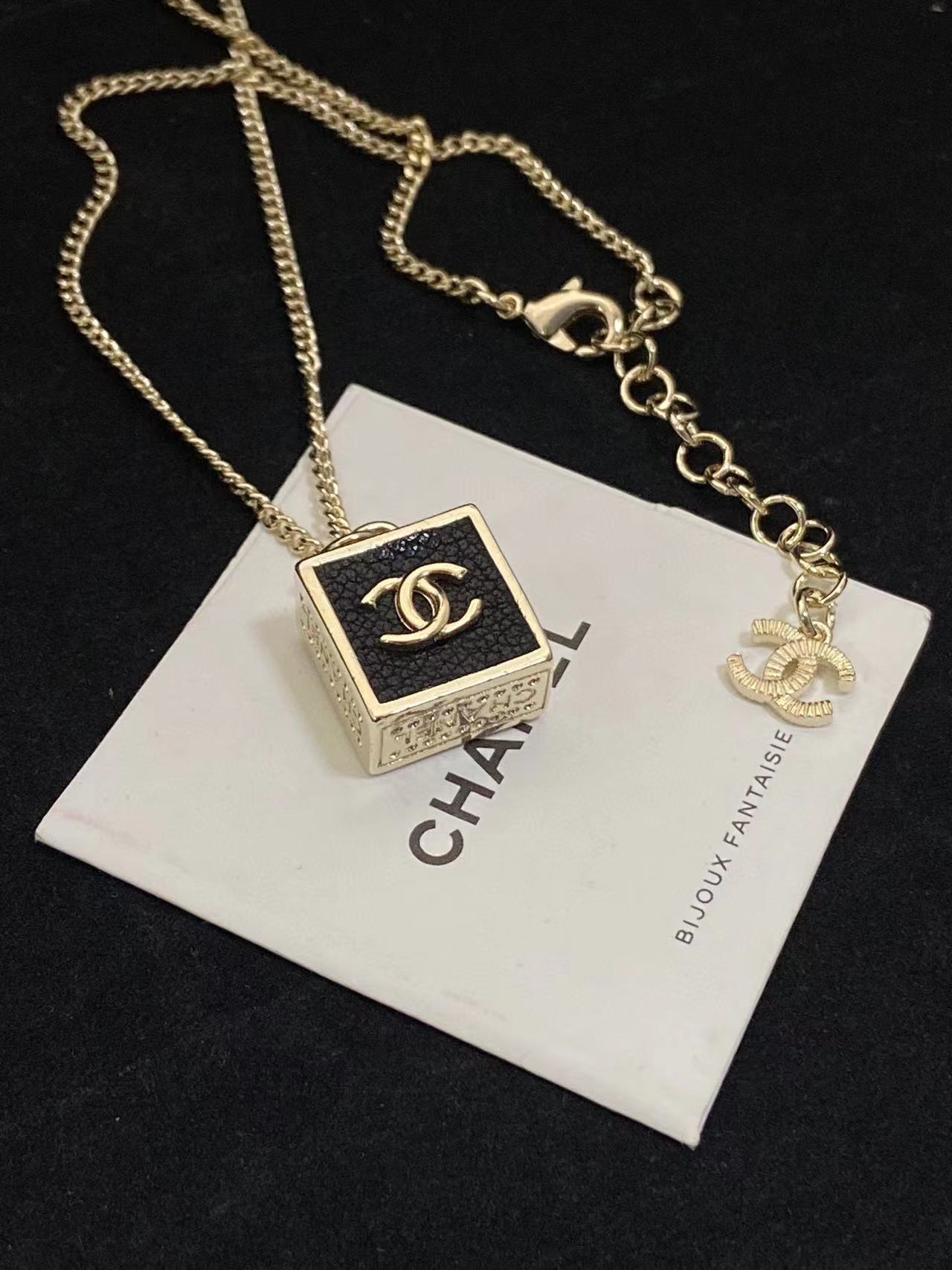 CHANE1 スクエア ラムスキン ネックレス【50％割引+送料無料】