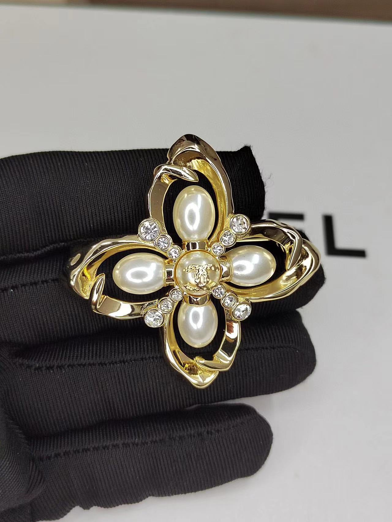 CHANE1 ダブルC ダイヤモンドブローチ【50％割引+送料無料】