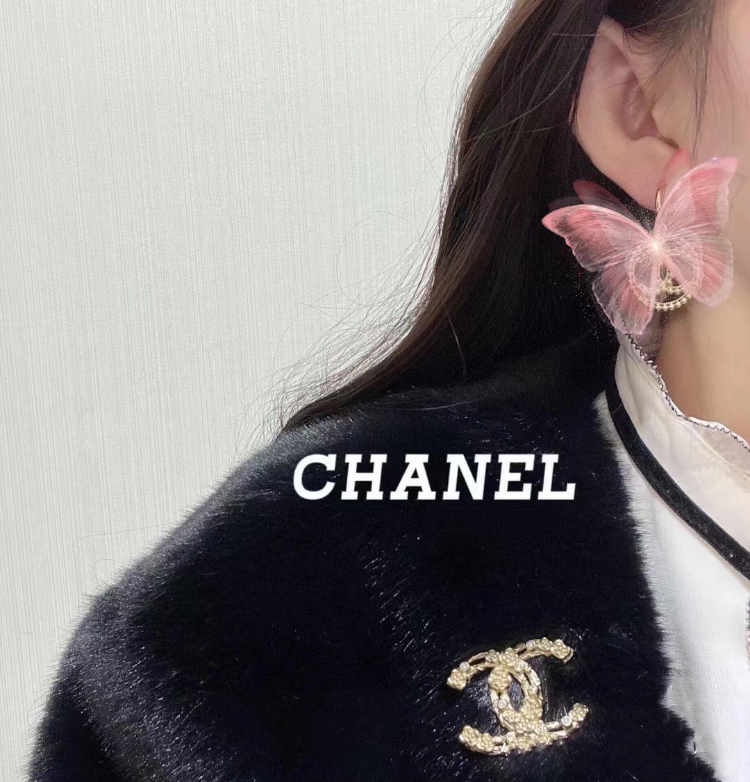 CHANE1 カメリアエンボスクリスタルCCブローチ【50％割引+送料無料】