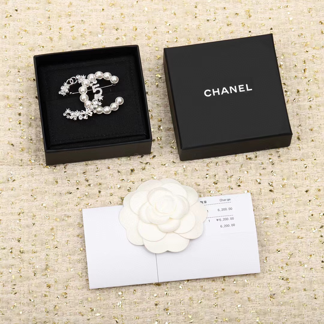 CHANE1 ダブルCパールブローチ【50％割引+送料無料】