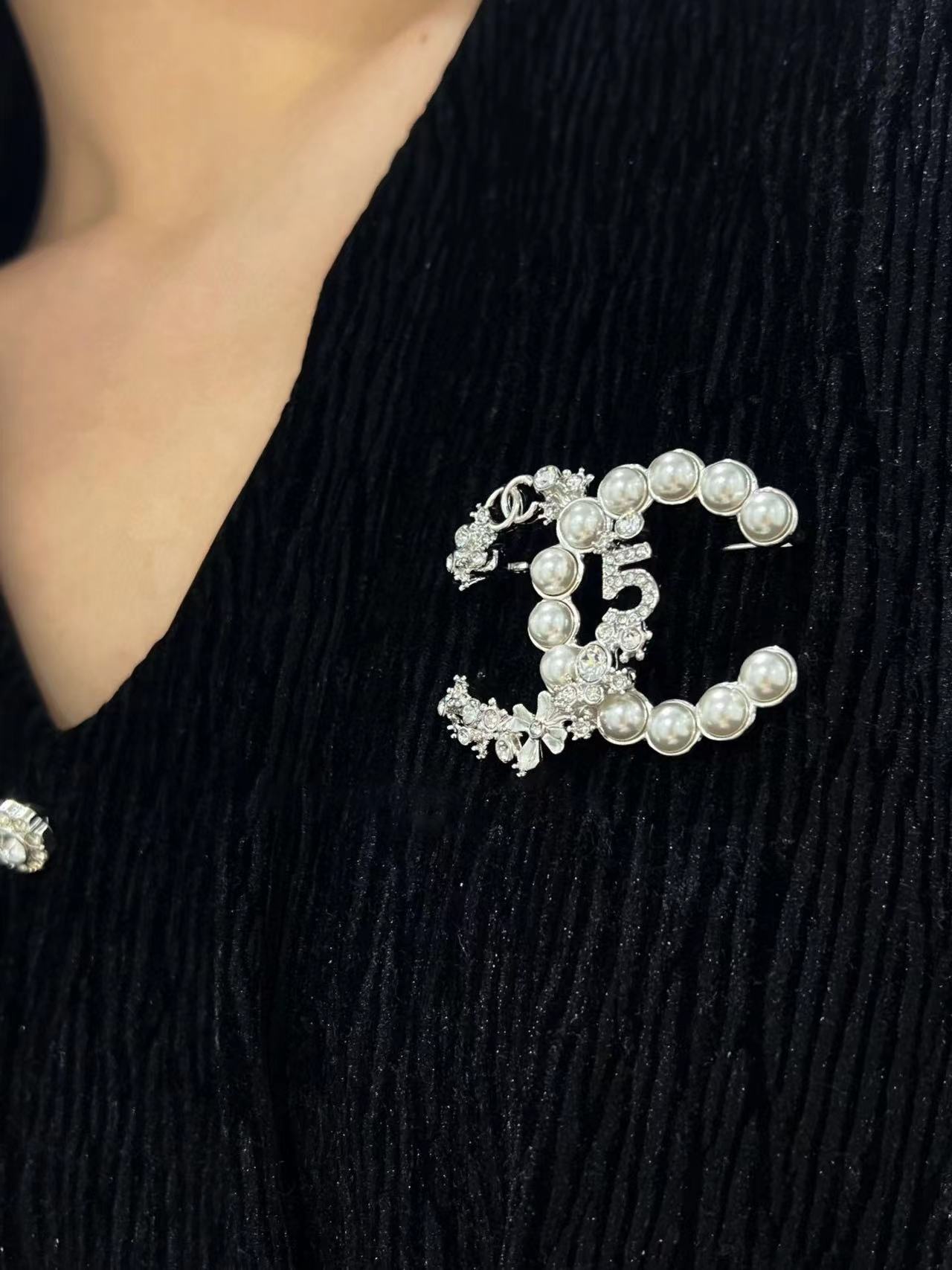 CHANE1 ダブルCパールブローチ【50％割引+送料無料】