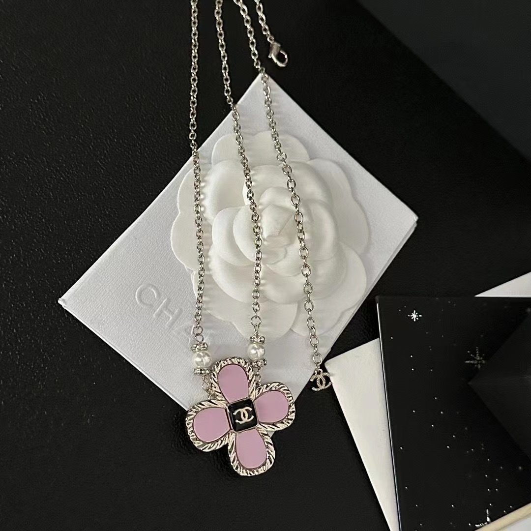 CHANE1 四つ葉のクローバー スクエアロゴ ネックレス【50％割引+送料無料】