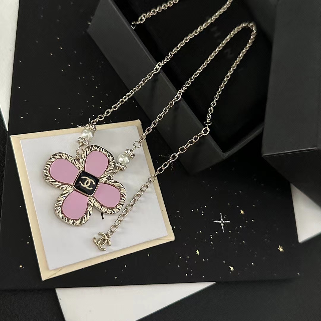 CHANE1 四つ葉のクローバー スクエアロゴ ネックレス【50％割引+送料無料】