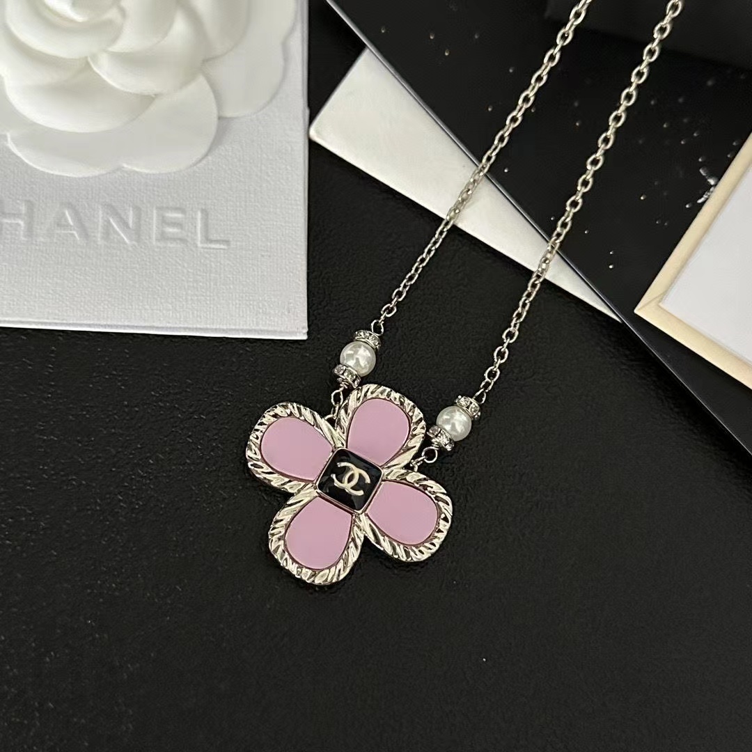 CHANE1 四つ葉のクローバー スクエアロゴ ネックレス【50％割引+送料無料】