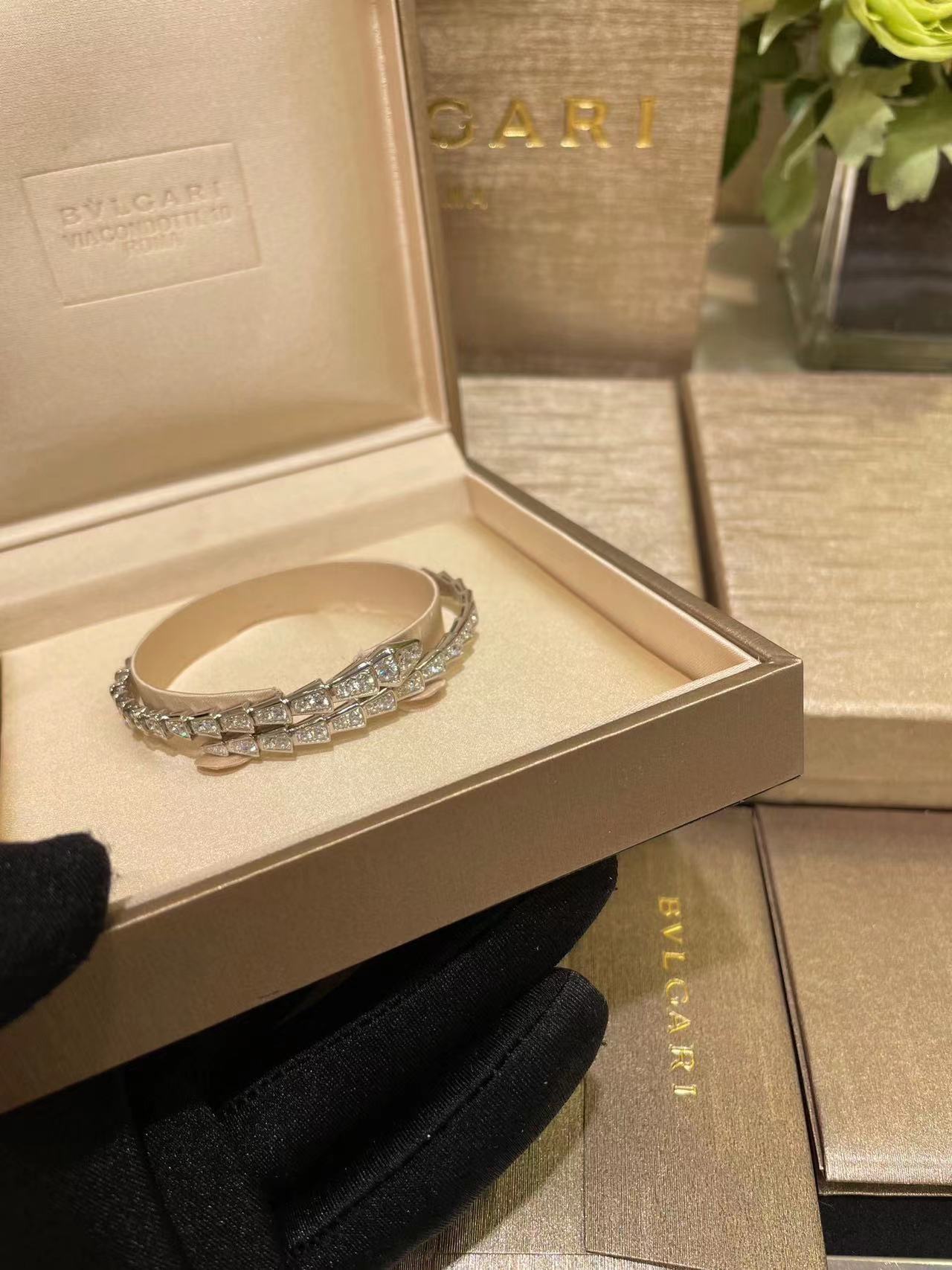 B1LGARI フルダイヤモンド スネークボーン ブレスレット【50％割引+送料無料】