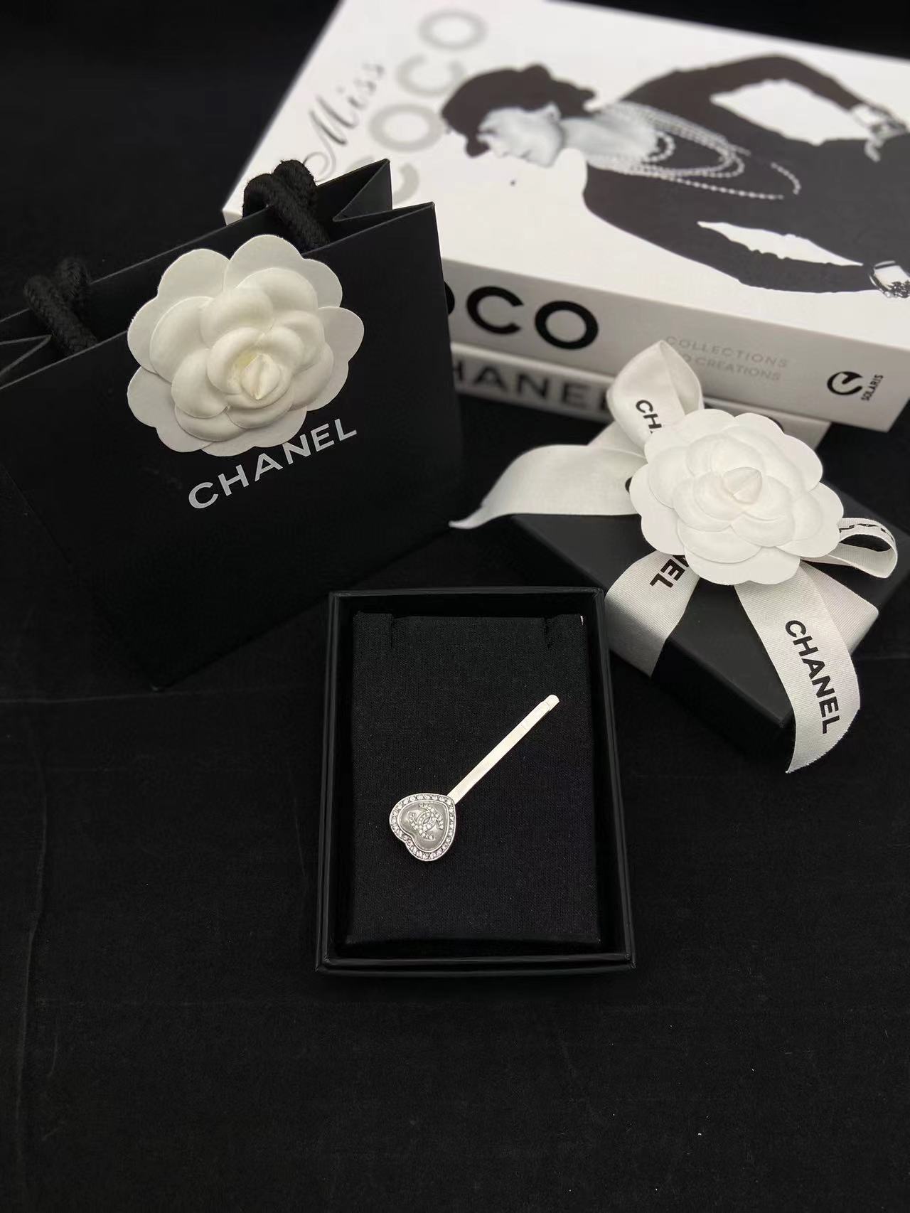 CHANE1 ハートがちりばめられたダイヤモンド ヘアクリップ【50％割引+送料無料】