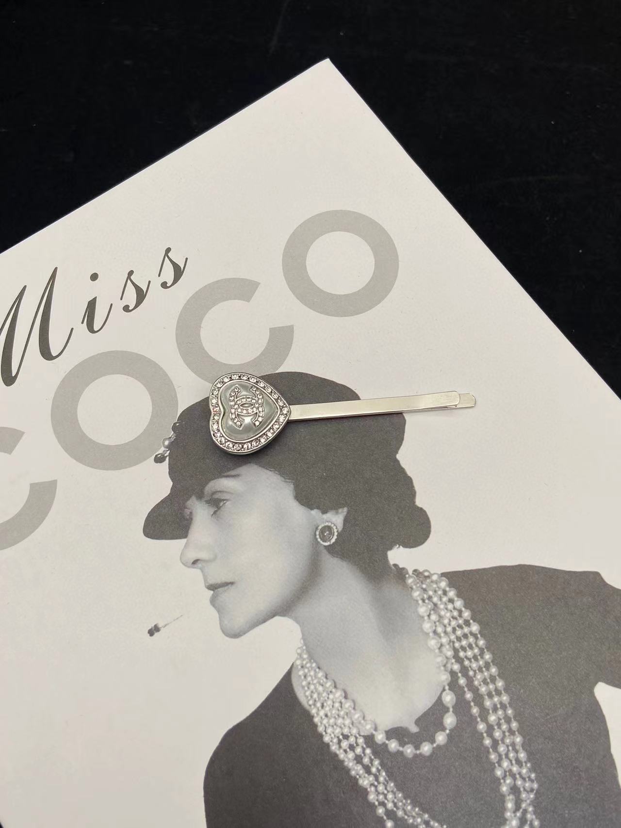 CHANE1 ハートがちりばめられたダイヤモンド ヘアクリップ【50％割引+送料無料】