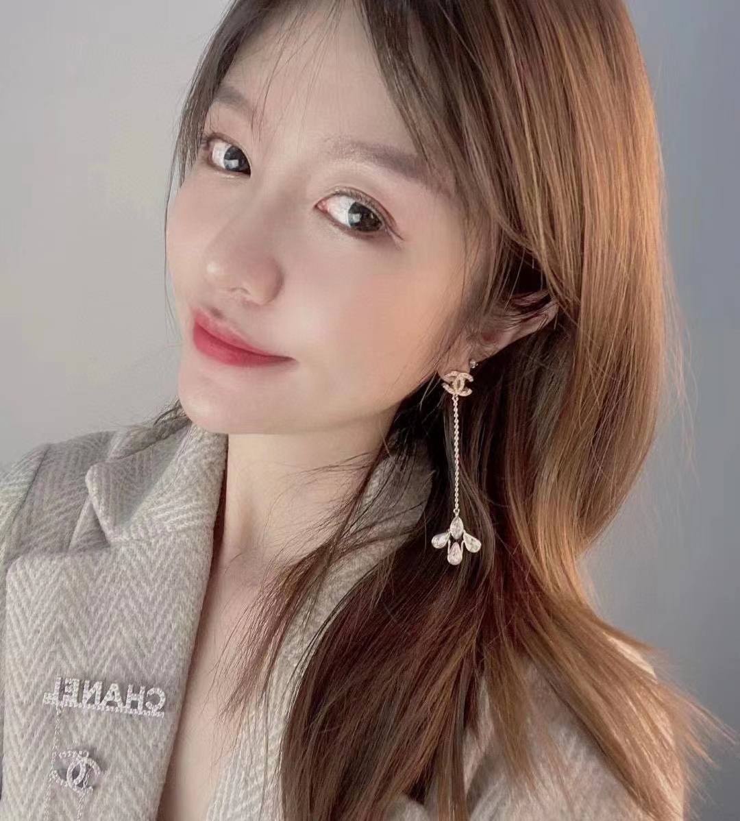 CHANE1 タッセルレターブローチ【 50％割引+送料無料】