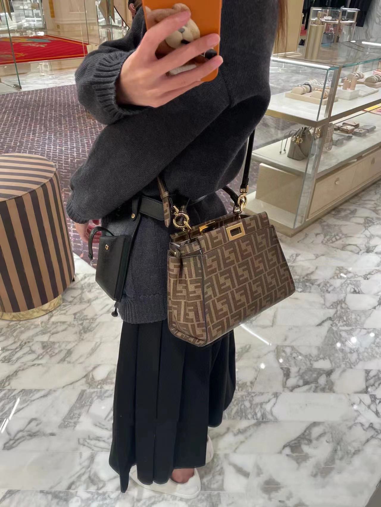 FEND1 Peekaboo ハンドバッグ【 50％割引+送料無料】