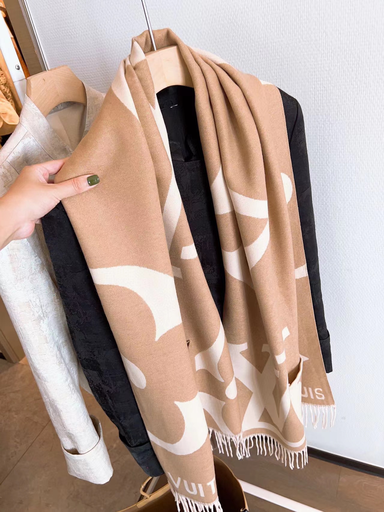 LV ウール フリンジスカーフ【50％割引+送料無料】