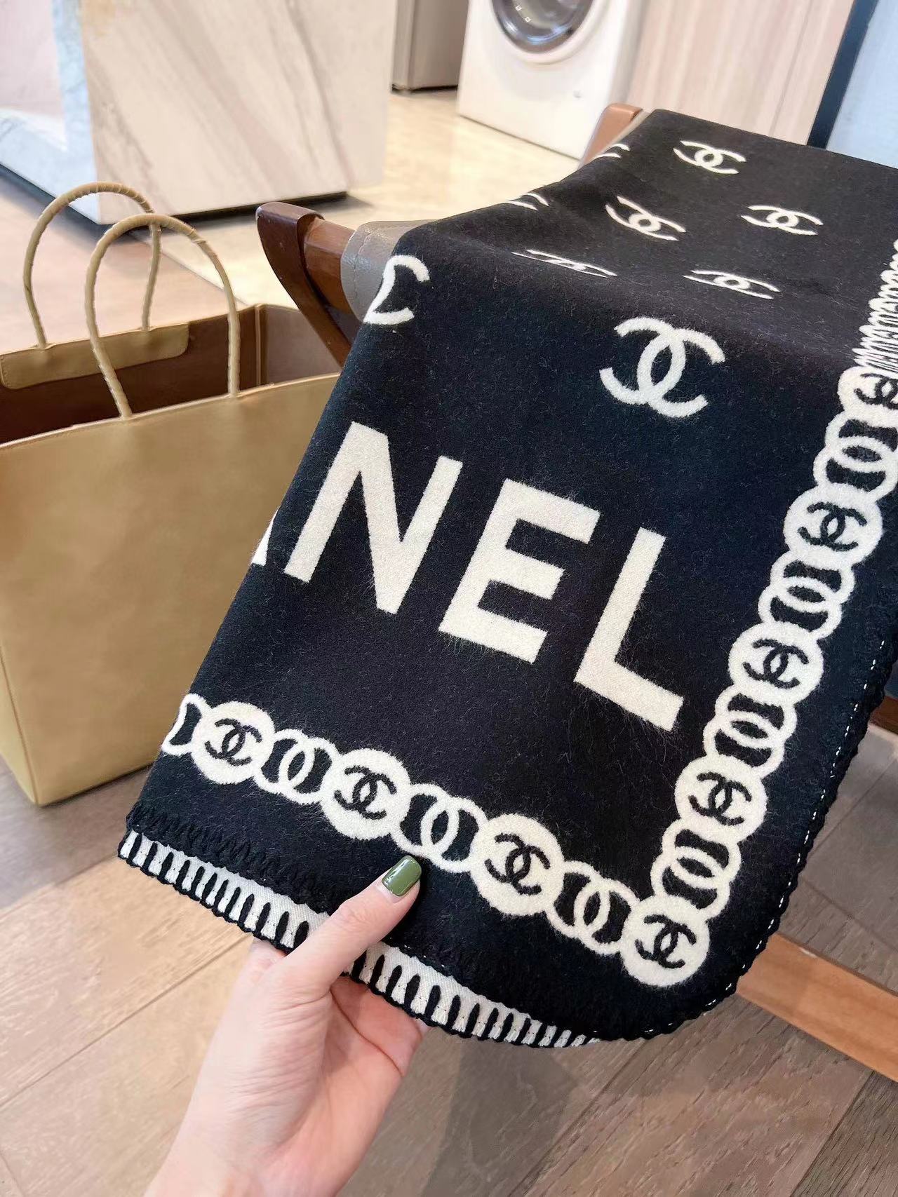 CHANE1 フルロゴ ダブルC ウールスカーフ【50％割引+送料無料】