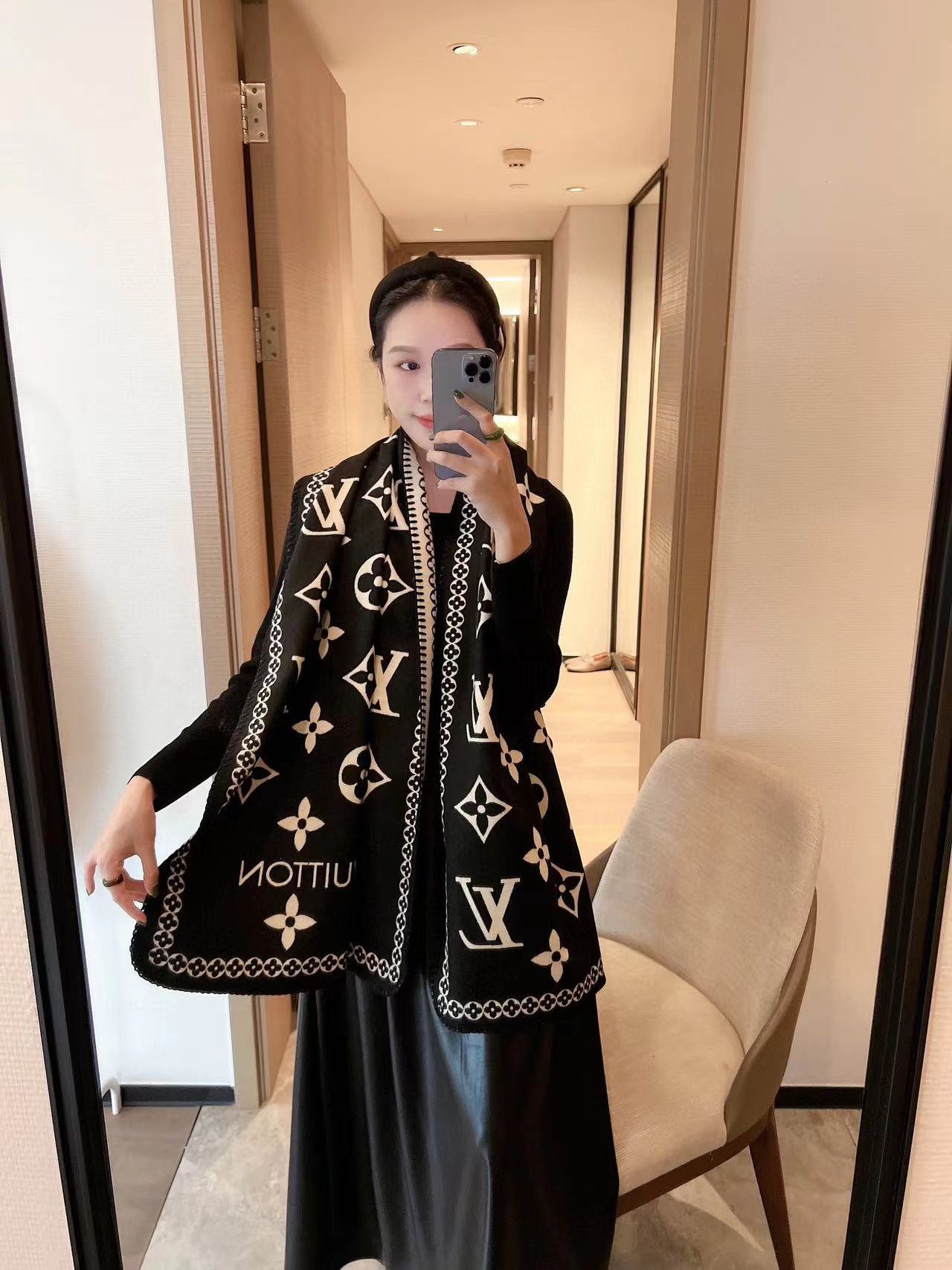 LVプリントリバーシブルスカーフ【50％割引+送料無料】