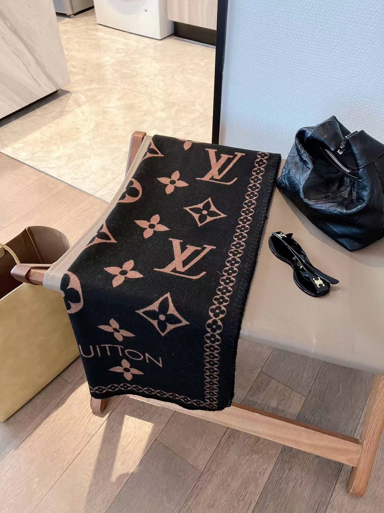 LVプリントリバーシブルスカーフ【50％割引+送料無料】