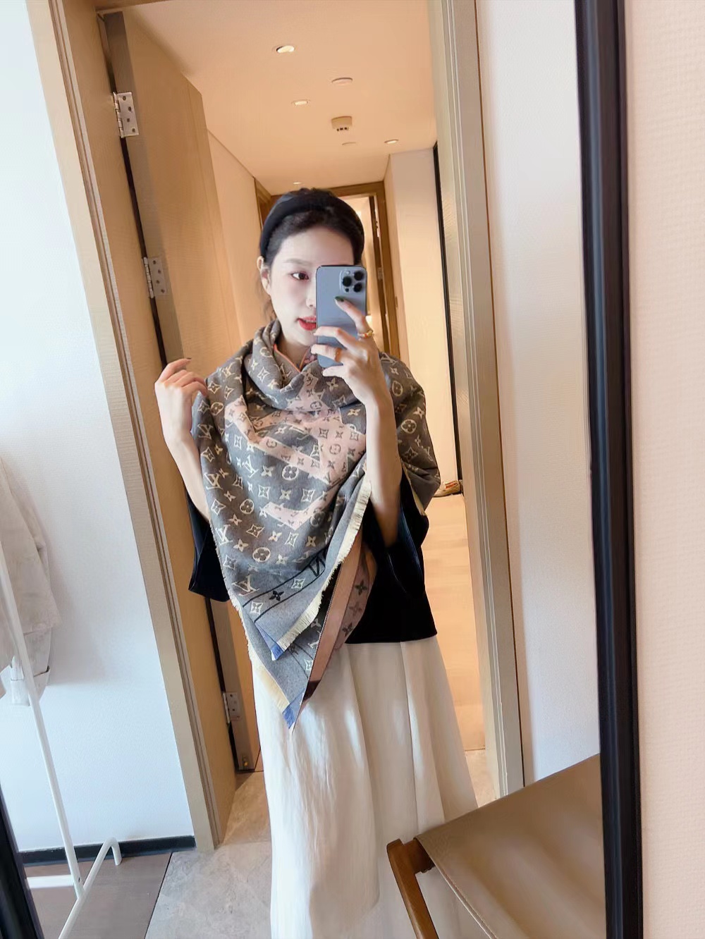 LV クラシック 四つ葉のクローバー 老眼スカーフ【50％割引+送料無料】