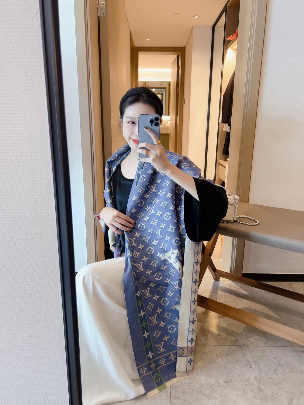 LV クラシック 四つ葉のクローバー 老眼スカーフ【50％割引+送料無料】