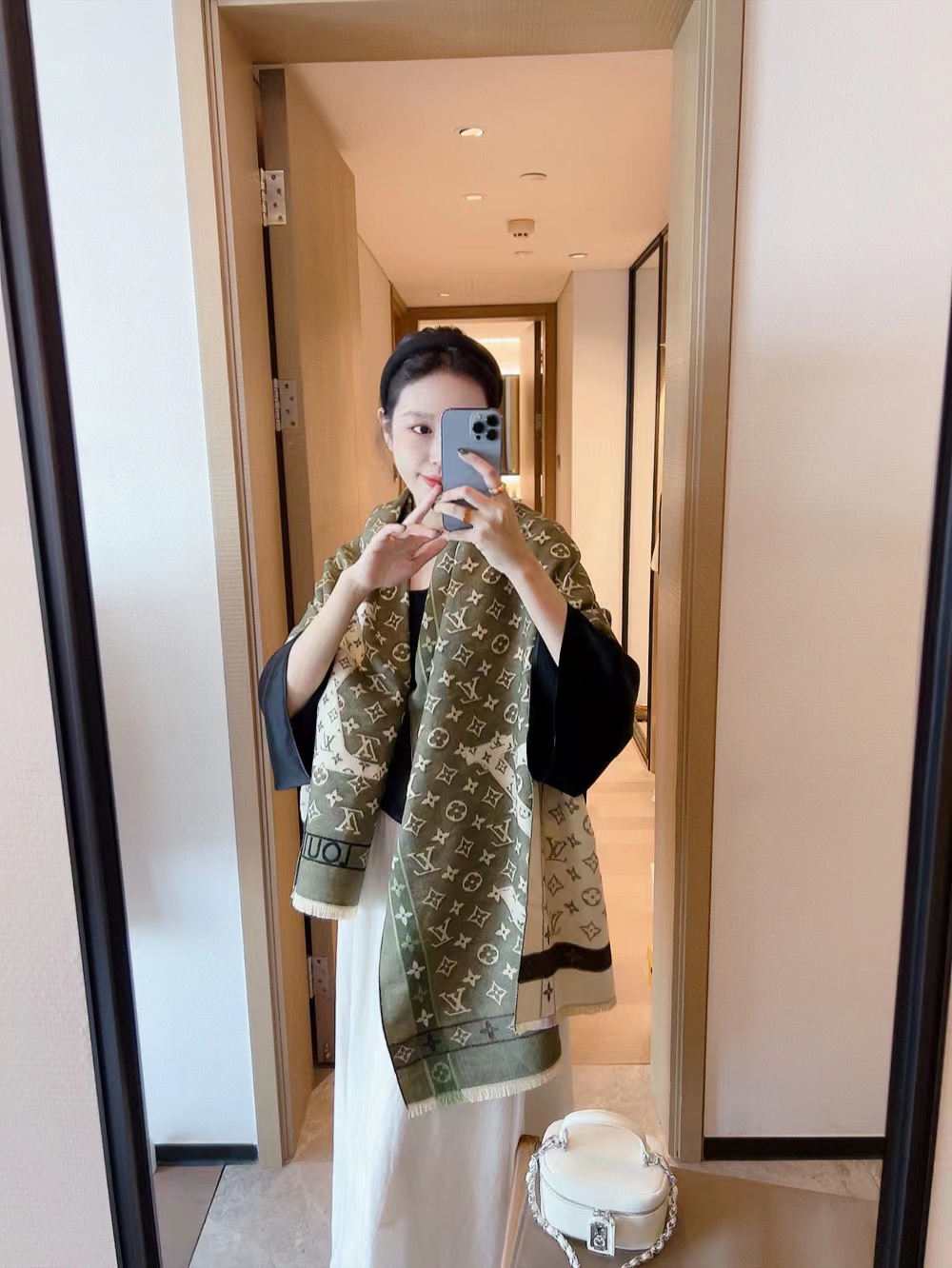 LV クラシック 四つ葉のクローバー 老眼スカーフ【50％割引+送料無料】