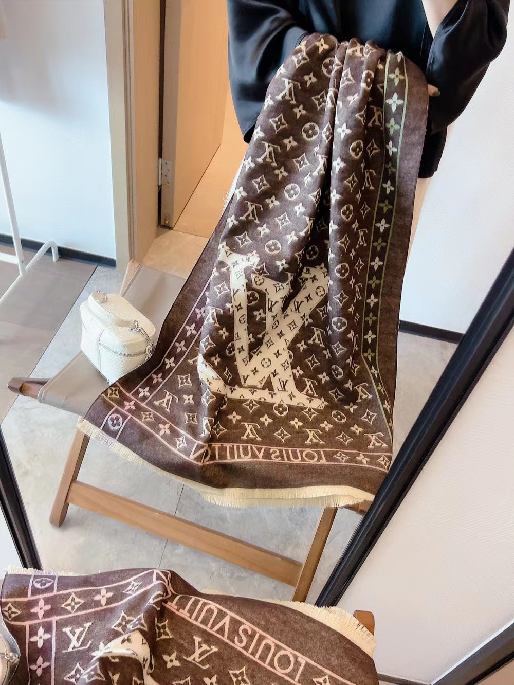 LV クラシック 四つ葉のクローバー 老眼スカーフ【50％割引+送料無料】