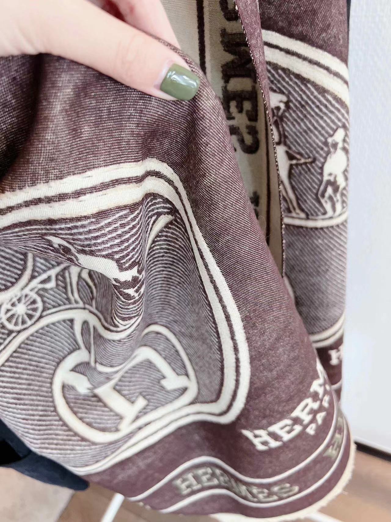 HERMESクラシックな刺繍スカーフ【50％割引+送料無料】